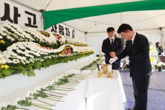 이태원 참사 애도 … 박동식 사천시장, 사망자 합동분향소 조문