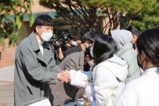 [수능 D-1] “긴장하지 말고 파이팅!” … 창원용호고 예비소집일