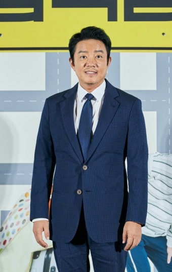 '제자 차별·폭행' 논란 이범수 