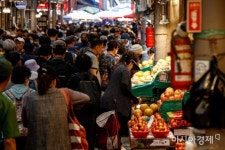 위조지폐, 야간 고령층 운영 전통시장 상점서 유통돼 주의