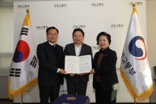 홍남표 창원시장·김영선 의원, 국회의원 51명 서명 건의문 국토부 장관 전달