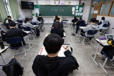 남학생도 불안하다…男교사 제자 성추행 사건 잇따라