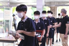 학교가 뒷돈 받나요?…국민청원 할래요 교복 불만 왜 끊이지 않나