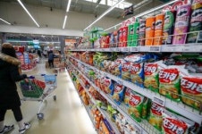 인상 자제 목소리 높이는 정부…물가 누르기 통할까