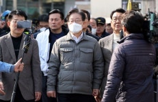 이재명, 인천 현대시장 화재현장 방문…생계대책 마련 약속