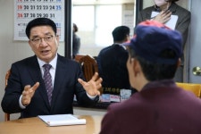 문헌일 구로구청장, 경로당 찾아 소통 행보