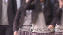 1학년 교복만 다르네…버버리 체크무늬 쓰지마 소송 영향