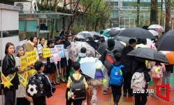 [포토]언북초등학교, 스쿨존 교통안전캠페인