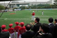 尹, 용산어린이정원서 유소년 야구·축구 경기 관람(종합)