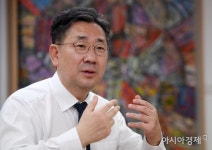 “비엔날레, 위기이자 기회…광주가 전초병 역할할 것”