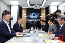 [포토] 새마을금고 현장 찾은 한창섭 차관