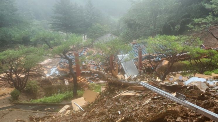 충남 청양 산사태로 매몰된 주민 2명, 다행히 구조 완료