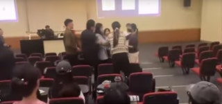 위구르 학살, 뭐가 문제야 중국·홍콩 학생 격렬 몸싸움