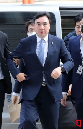 '민주당 돈봉투' 윤관석 구속… 검찰 수사 후 첫 현역의원 구속(종합)