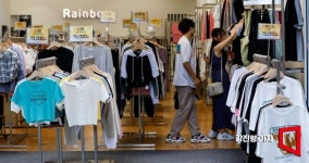 [포토]의류매장은 아직 여름