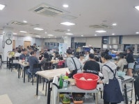 목포시 활어회플라자, 황금 연휴 ‘북적’ 대기 줄 이어져