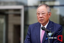 류진 한경협 회장, 방문규 산업부 장관 만나 민관 협력방안 논의