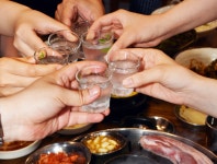 퇴근후 삼겹살에 소주도 부담…소주 한 잔 1000원 시대 올수도
