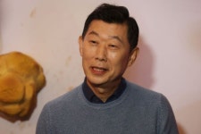 생닭서 벌레 바글바글…하림 회장 인체에 무해 해명 논란