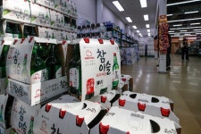 소맥 마시려면 최소 1만5000원…참이슬 인상에 술값 줄줄이 오를 듯