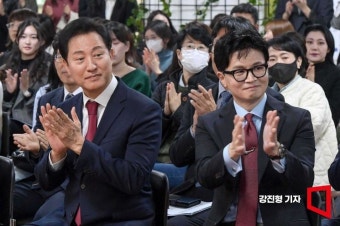 [포토]박수치는 한동훈 장관-오세훈 서울시장