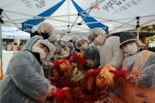 대원제약 사랑의 김장 나누기 행사…김치 7.2t 전달