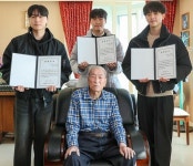 해마다 그의 이름 딴 장학생 만나는 기업인… 동아대, ‘전은 장학금’ 전달식