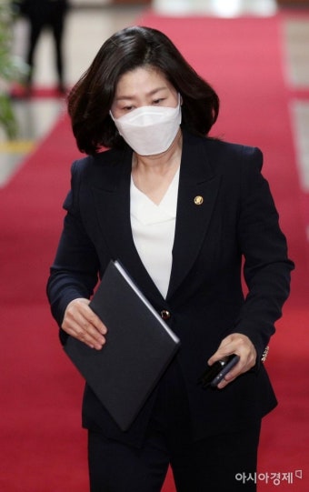 이노공 법무부 차관 사임… 서울중앙지검 첫 여성 차장검사 출신