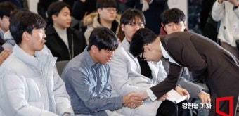 [포토]고개 숙여 인사하는 한동훈 국민의힘 비상대책위원장