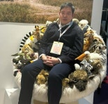 정용진이 앉은 사파리의자, 가격이 무려…반의반값에 파는 곳은 어디?