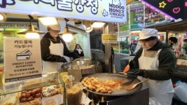 명동서 붕어빵·어묵 사먹고 카드 결제 가능