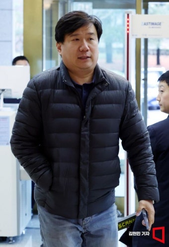 [포토] 안동완 검사 탄핵심판 변론 참석하는 피해자 유우성 씨