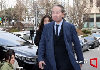 [포토] 경찰 출석하는 주수호 의협 비대위 언론홍보위원장