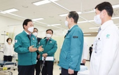 박완수 경남지사, 한덕수 총리와 마산의료원 찾아