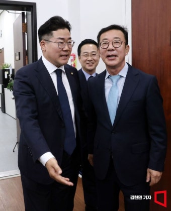 [포토] 홍철호 정무수석 안내하는 박찬대 원내대표