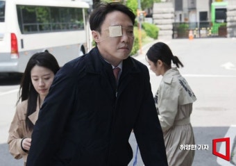 [포토] 탄핵사건 재판 출석하는 이정섭 검사