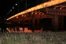 평택시가지-미군기지 관문 군문교에 야간 경관 점등