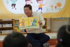 김경호 광진구청장 어린이집 찾아 아이들과 구연동화 소통