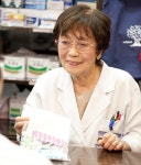 [일본人사이드]기네스북 오른 100세 약사 할머니…최고령 현역