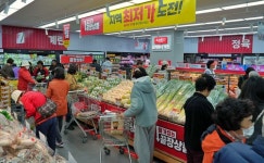 1년 내내 최저가…롯데슈퍼 끝장상품 호응