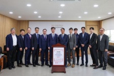 한국어→학위→취업 ‘쫙’… 경남정보대·아이언모터스, 유학생 주문교육 협약