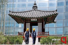 [포토] 탑승동 가든팁 중정 점검하는 이학재 인천공항 사장