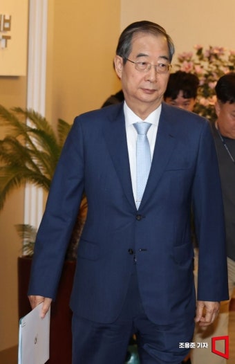 [포토] 임시국무회의 참석하는 한덕수 국무총리