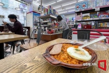 김혜자·백종원 도시락에 김밥까지…후다닥 간편식 성지 편의점