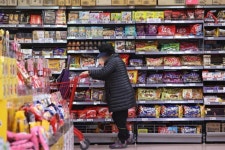 초콜릿부터 김·참기름까지…내달, 편의점 판매가 최대 20% 오른다