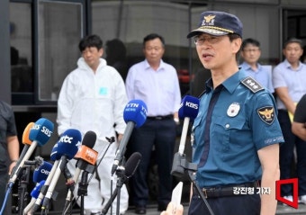 [포토] 화성 일차전기 공장 화재 브리핑 나선 김봉식 경기남부경찰청장