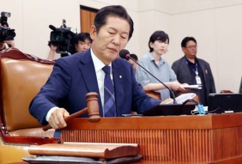 정청래, 법사위 17시간 중 5시간 말해…34번 끼어든 최민희 [22대 개원 한달]④