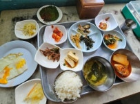 13가지 반찬에 달걀프라이 2개…믿기지 않는 부산 5천원 백반