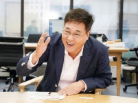 매일밤 에로영화 찍는데 사람 살 수 있겠나…정문헌 종로구청장의 작심 발언