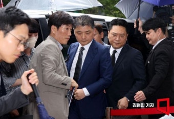 [포토] 'SM 시세조종 의혹' 카카오 김범수, 구속 갈림길